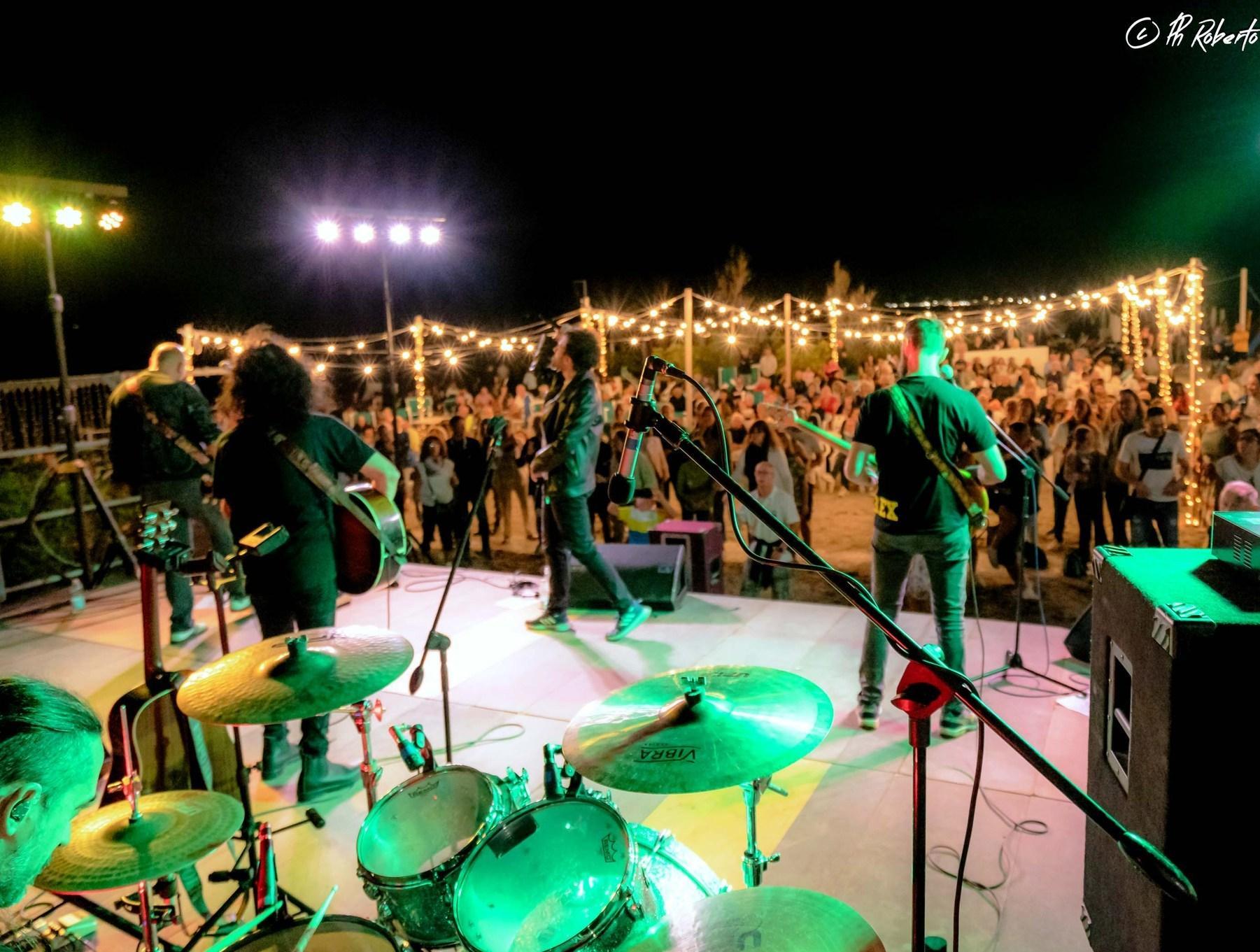 ’Rock the Beach’ con tante band. Omaggi a Ramazzotti e 883 ’Rock the Beach’ con tante band. Omaggi a Ramazzotti e 883