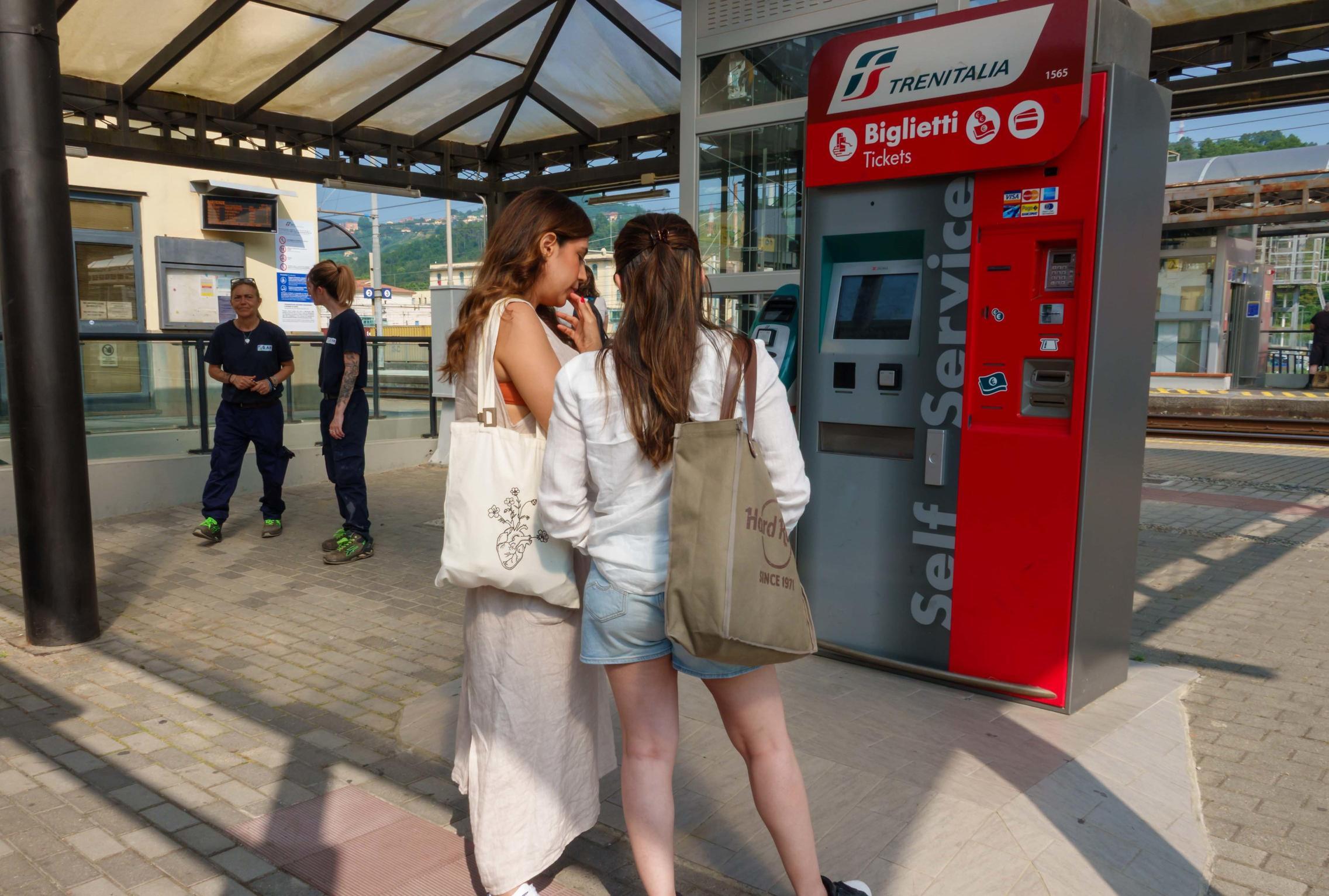 "Ora pensate agli studenti e ai lavoratori" "Ora pensate agli studenti e ai lavoratori"