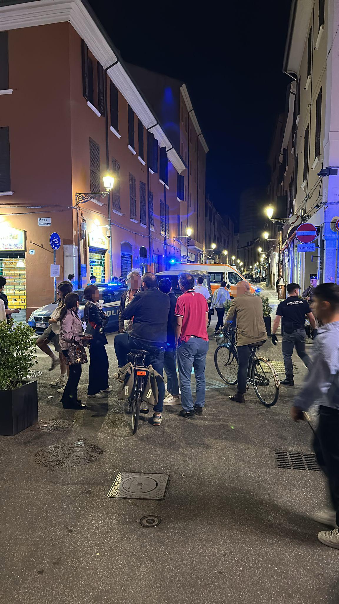 Alta tensione in centro a Ferrara: “Aggredito con una sedia” Alta tensione in centro a Ferrara: “Aggredito con una sedia”