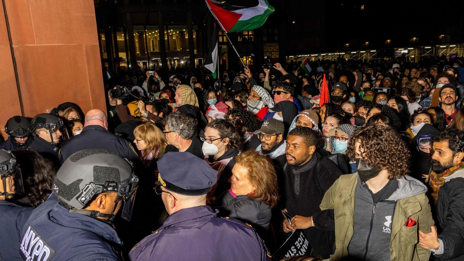 Manifestazioni studentesche da Yale a Berkley, caos e scontri. Alla Columbia lezioni online. “Condanno le iniziative antisemite – ha detto Biden – ma anche chi non capisce quello che sta accade ai palestinesi”