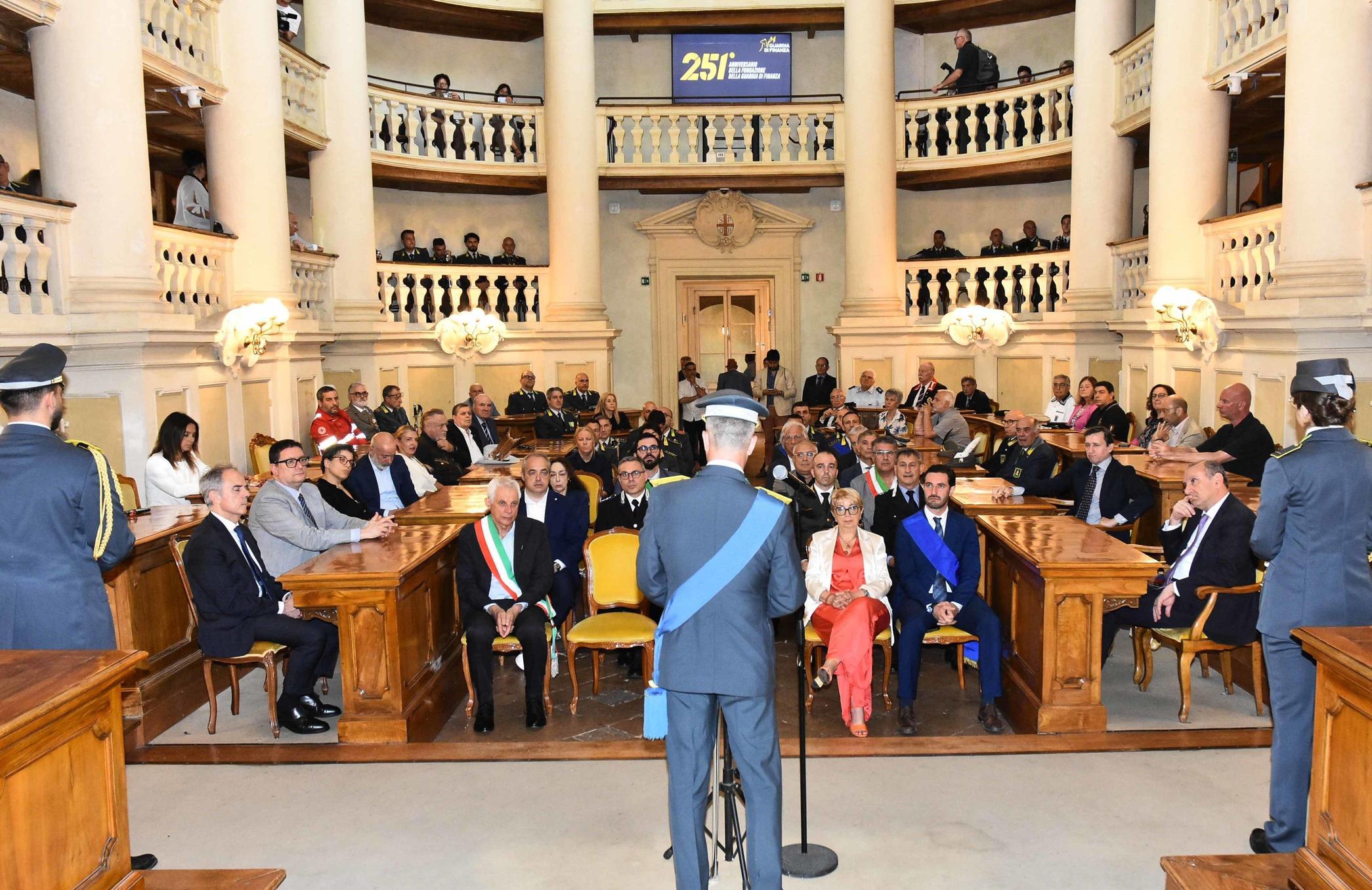 I 251 anni della Finanza: "Fatture false per 2 miliardi. Ed evasione per 95 milioni" I 251 anni della Finanza: "Fatture false per 2 miliardi. Ed evasione per 95 milioni"
