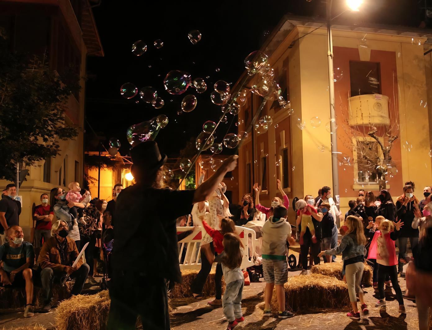 Estate al via. E l’arte si costruisce in piazza