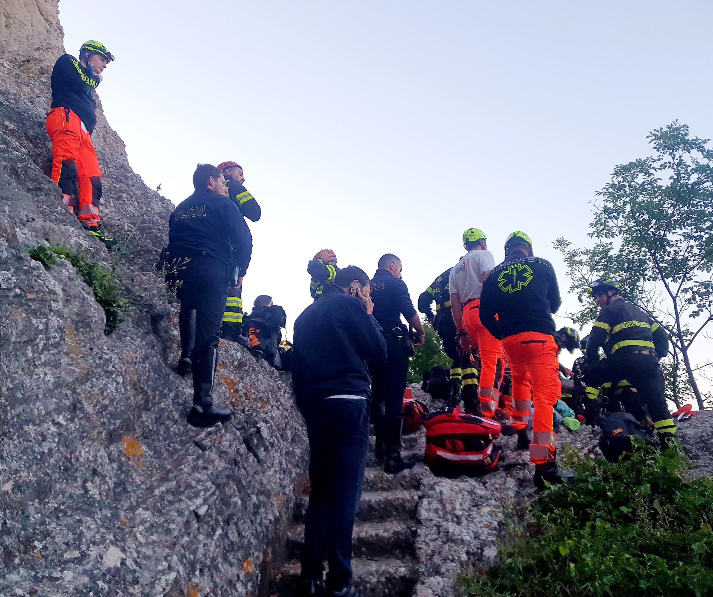 Cade dalla Terza Torre a San Marino durante l’arrampicata: si cerca il corpo Cade dalla Terza Torre a San Marino durante l’arrampicata: si cerca il corpo