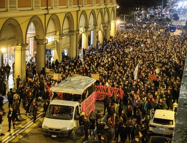 Un altro venerdì in piazza a Bologna, corteo per l’8 marzo: attese migliaia di persone