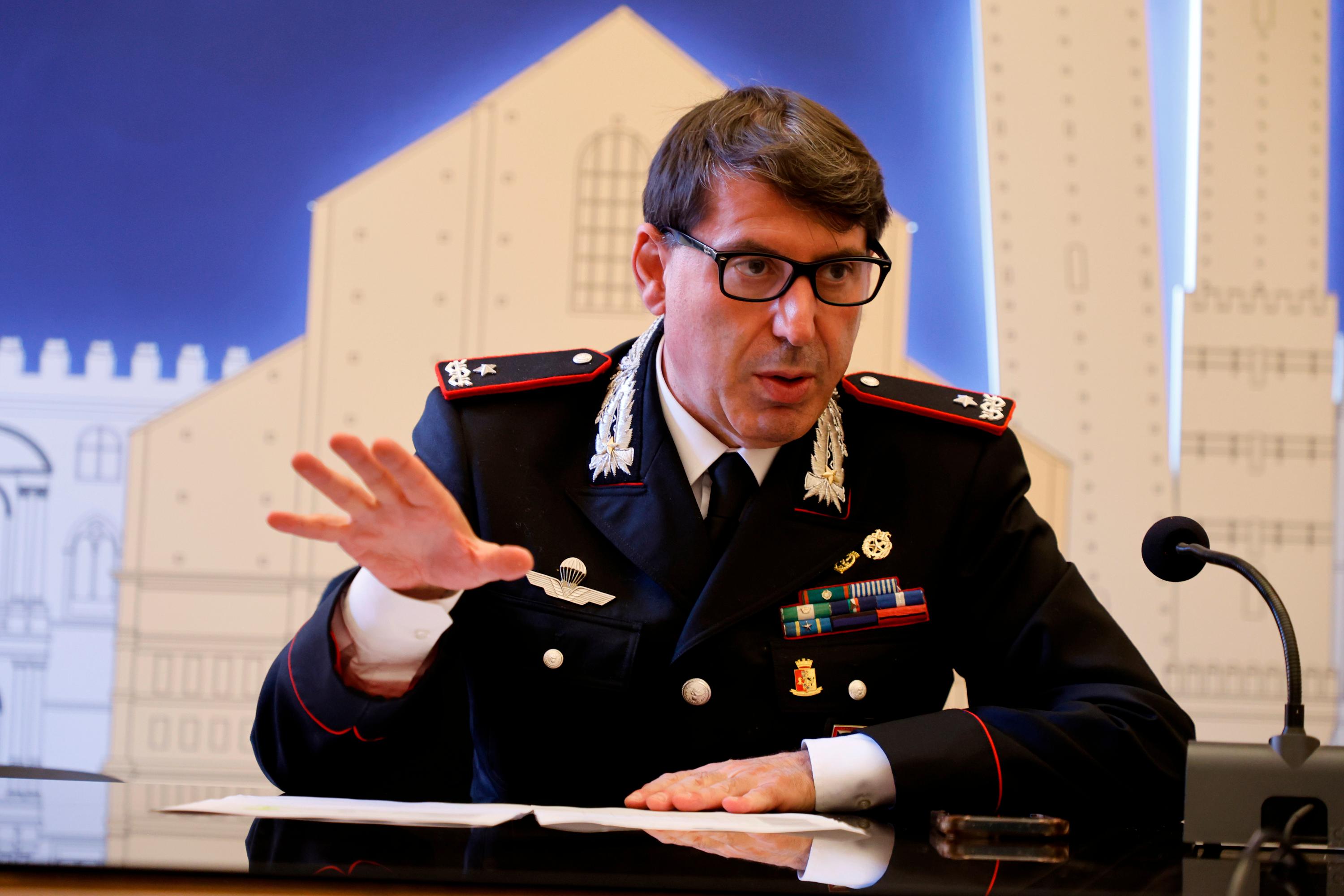sicurezza in piazza xx settembre a bologna i carabinieri la zona rossa funziona