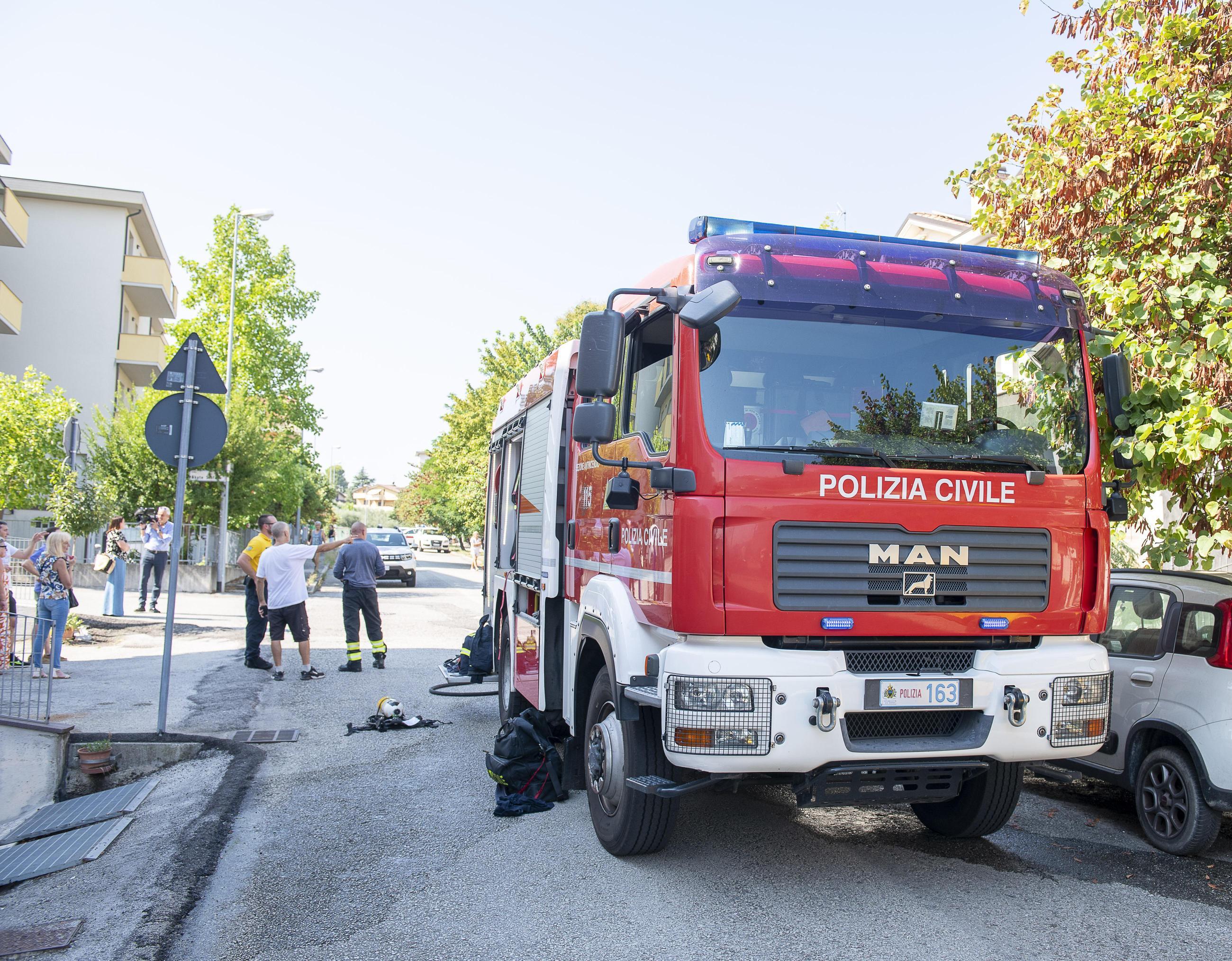 Esplosioni e fiamme in una palazzina a Dogana Esplosioni e fiamme in una palazzina a Dogana