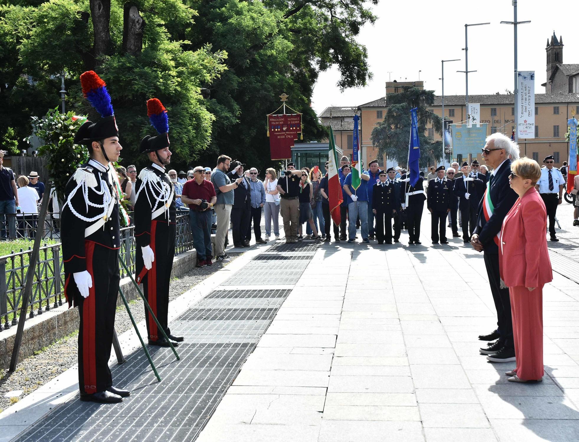 Repubblica da esempio: "La libertà va coltivata. Guerre vanno fermate"
