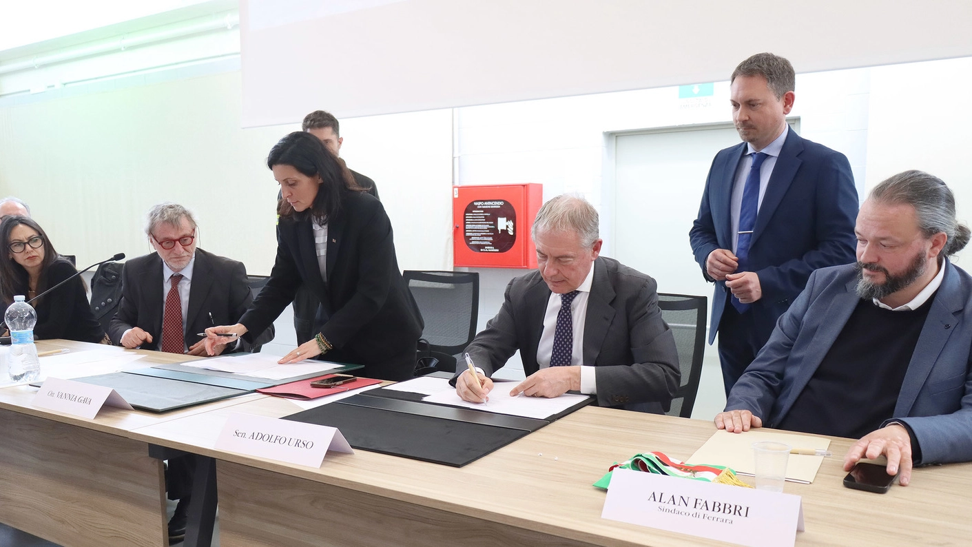 Sottoscritto a Ferrara il protocollo di valorizzazione del Petrolchimico: ora caccia a 43 milioni di euro