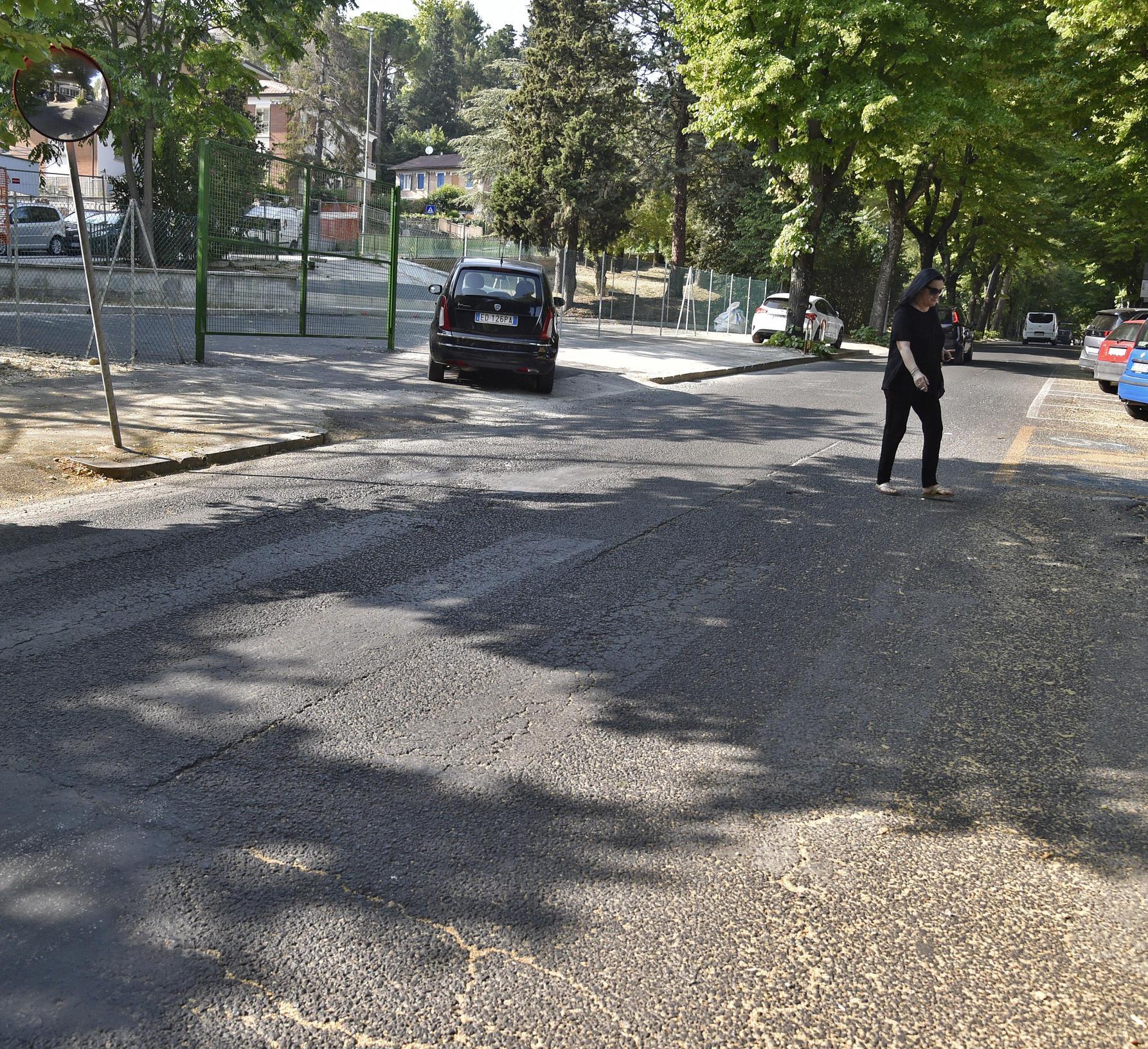 Pericolo sulle strade. Strisce pedonali sparite. Il Comune ai ripari:: "Pronti a intervenire" Pericolo sulle strade. Strisce pedonali sparite. Il Comune ai ripari:: "Pronti a intervenire"