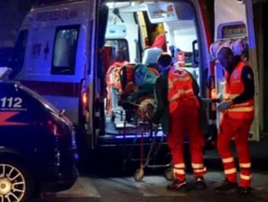 Ubriaca e senza freni minaccia i sanitari del 118. Dopo aver aggredito i militari, scatta l’arresto Ubriaca e senza freni minaccia i sanitari del 118. Dopo aver aggredito i militari, scatta l’arresto