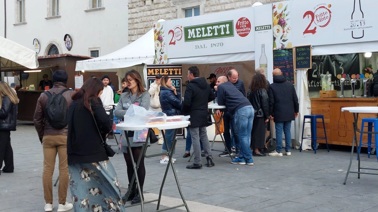 Fritto misto in piazza Arringo (Foto La Bolognese)