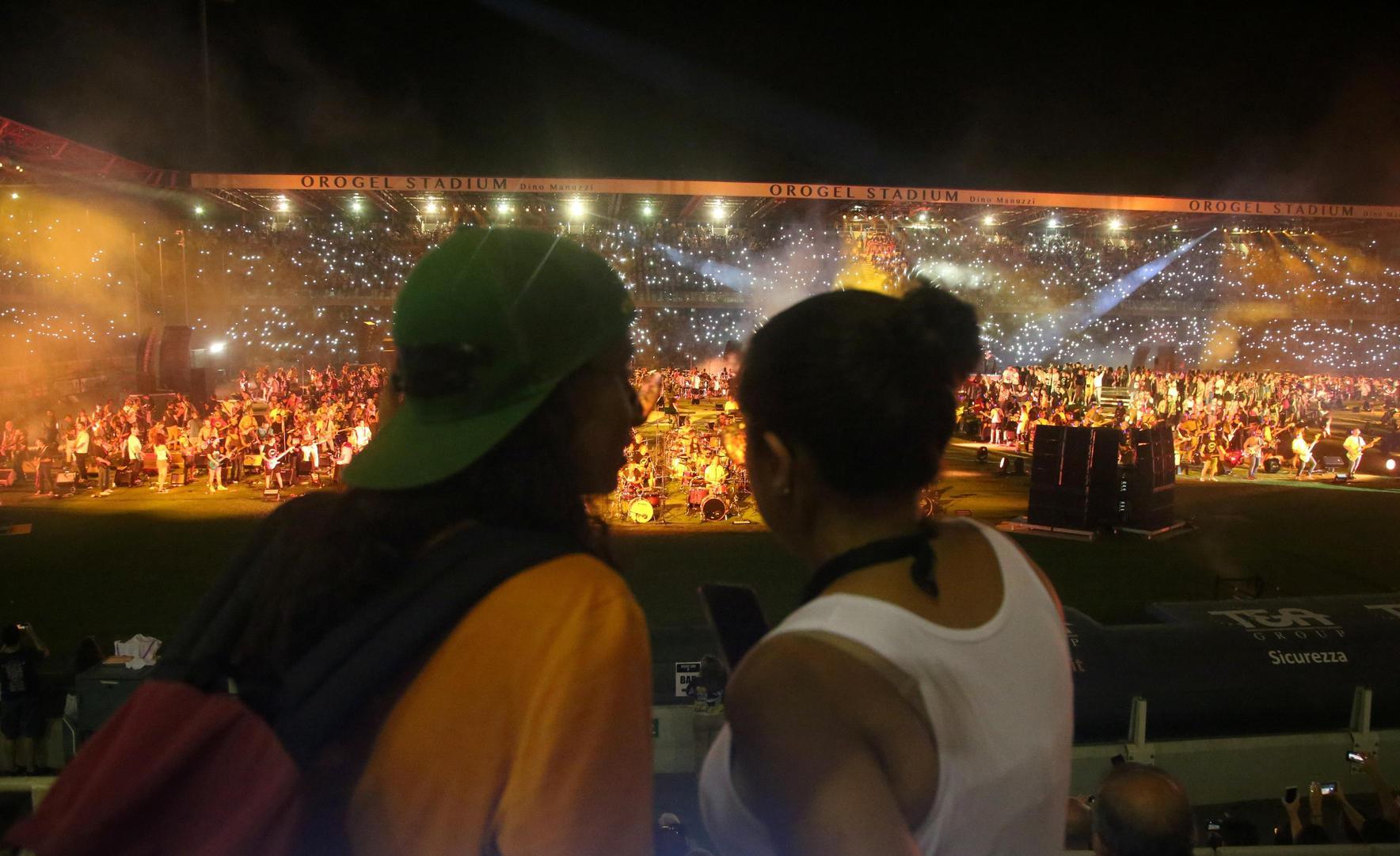 un palco di stelle per rockin 1000 da Ilrestodelcarlino.it un palco di stelle per rockin 1000