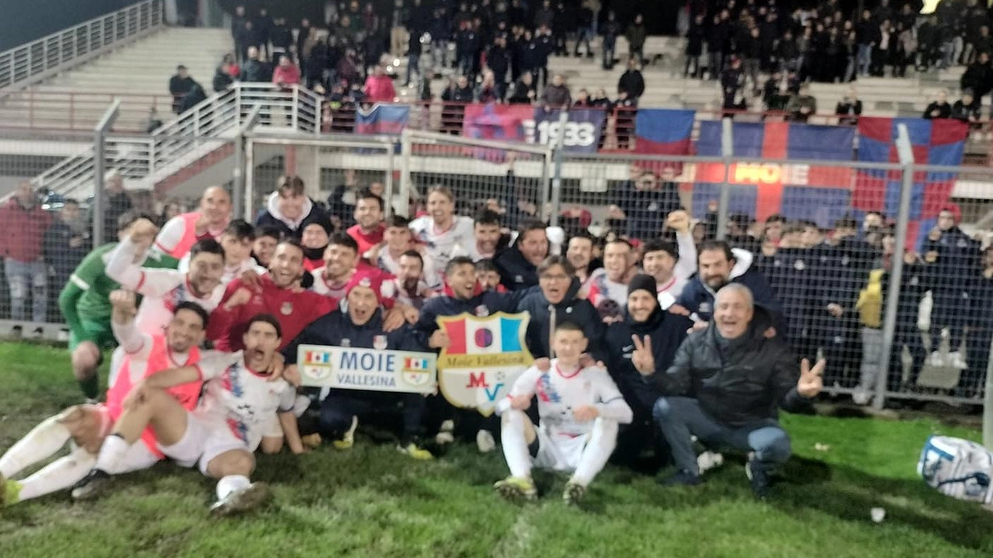 Il Moie Vallesina trionfa 3-0 sulla Potenza Picena nella finale di Coppa Italia di Promozione. Mosca segna una doppietta decisiva. Le Marche proseguono nel Torneo delle Regioni con l'under 19 maschile, mentre l'under 19 femminile è stata eliminata.