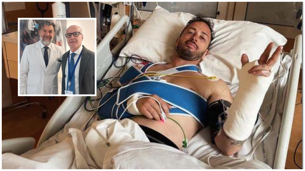 La prima foto di Andrea Dovizioso dopo il grave incidente ad Arezzo. Nel riquadro Giuseppe Porcellini, a destra, con Stefano Reggiani direttore dell’ospedale di Sassuolo: lì il medico forlivese dirige il reparto di Ortopedia