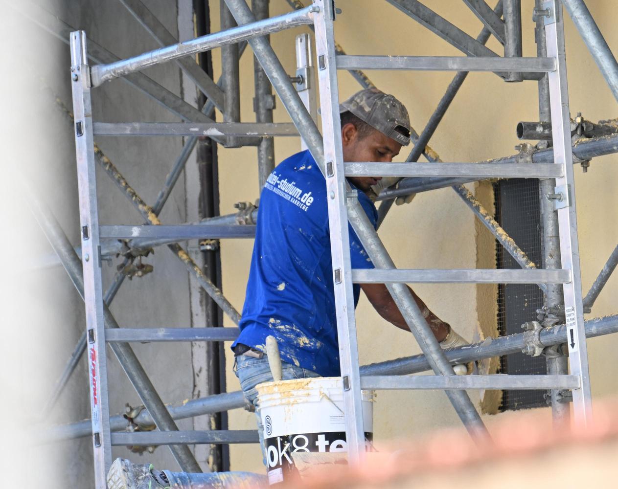 Cantieri bollenti, il nodo orari: "Impossibile iniziare all’alba. E’ contro le norme anti rumore" Cantieri bollenti, il nodo orari: "Impossibile iniziare all’alba. E’ contro le norme anti rumore"