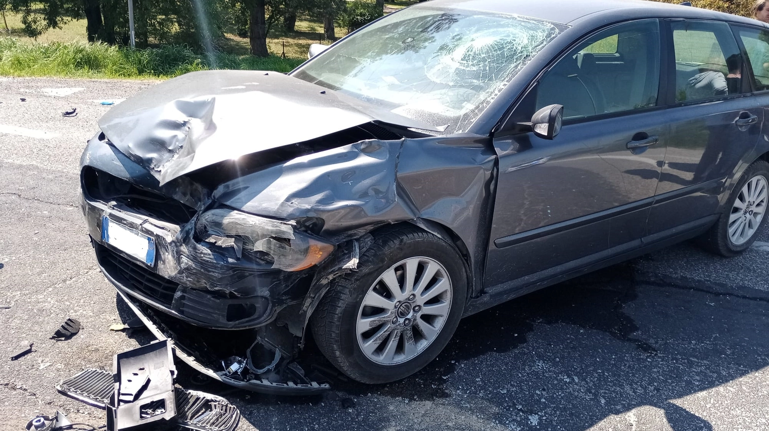 Incidente a Cotignola tra auto (nella foto) e furgone: al volante della Volvo c'era un 48enne di Cotignola