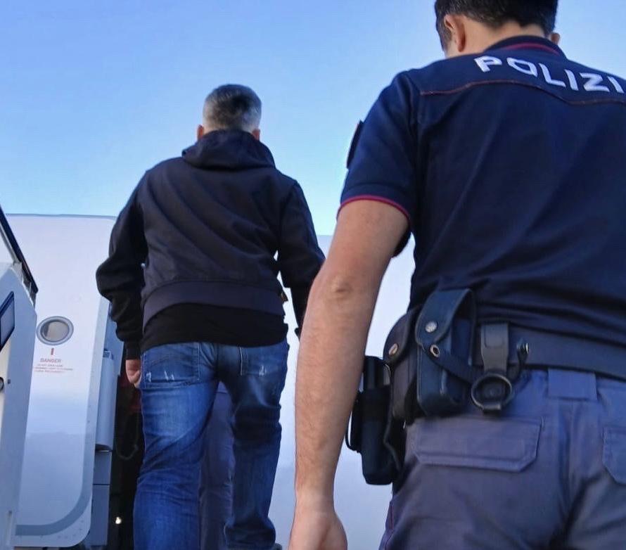 Disabile preso a botte. Caccia a tre minorenni Disabile preso a botte. Caccia a tre minorenni