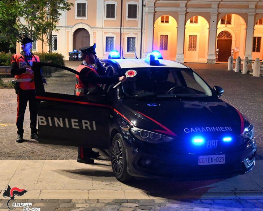 Aggredita e stuprata per strada: l’aggressore riesce a fuggire Aggredita e stuprata per strada: l’aggressore riesce a fuggire