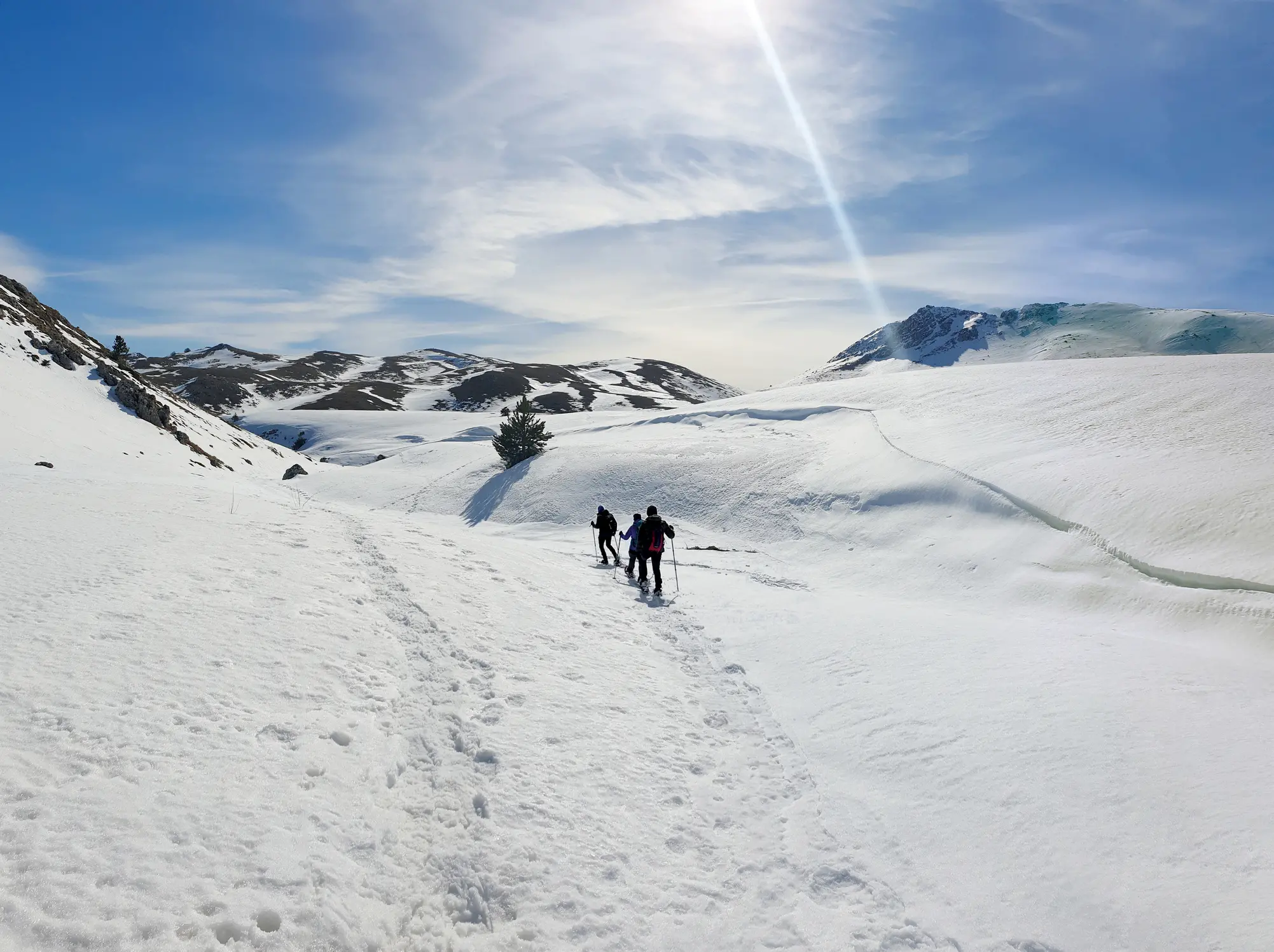 Troppi escursionisti da Ilrestodelcarlino.it Troppi escursionisti incoscienti in montagna come prepararsi per evitare incidenti