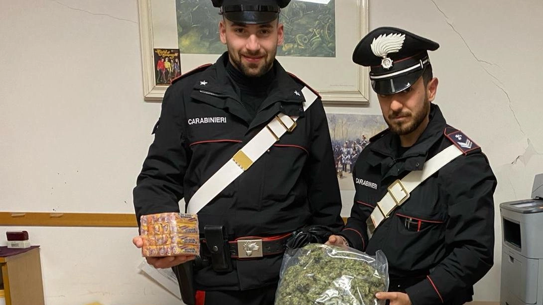 Il gip ha convalidato l’arresto del 24enne al quale i carabinieri durante un controllo in casa avevano trovato due chili di marijuana e sette di hashish.