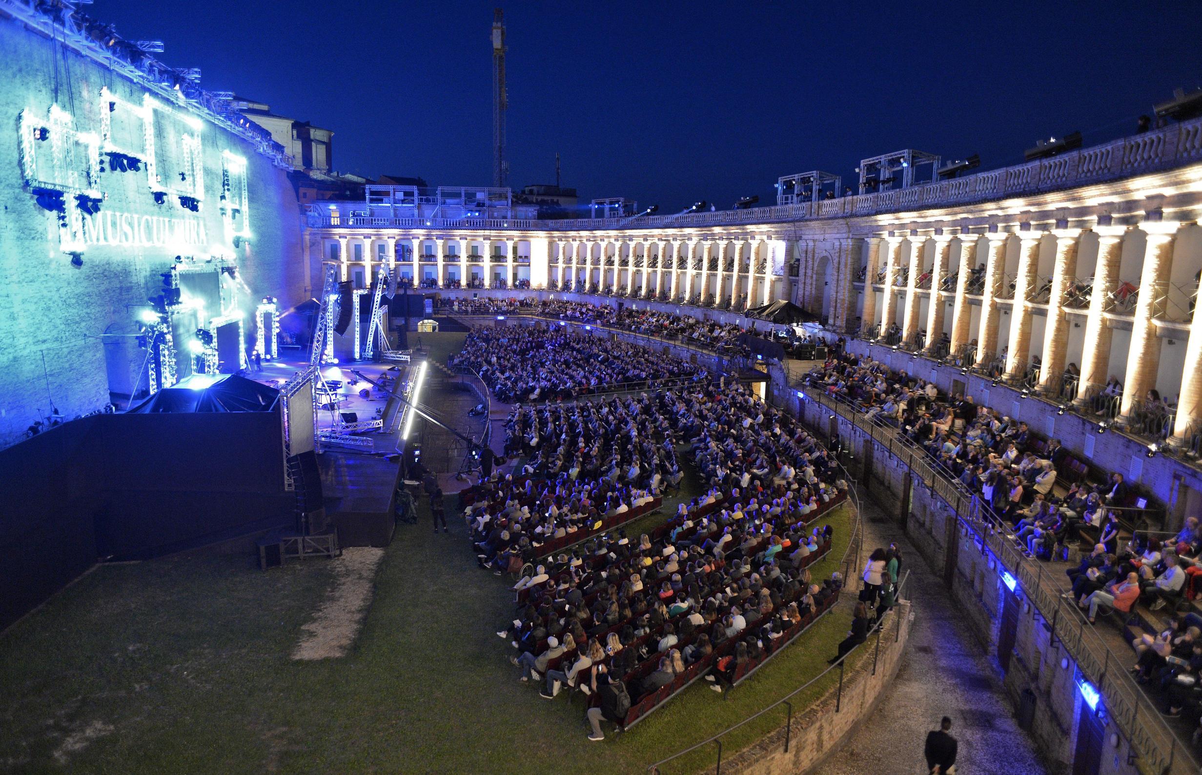 Comincia l’estate in città: "Oltre 100 appuntamenti" Comincia l’estate in città: "Oltre 100 appuntamenti"