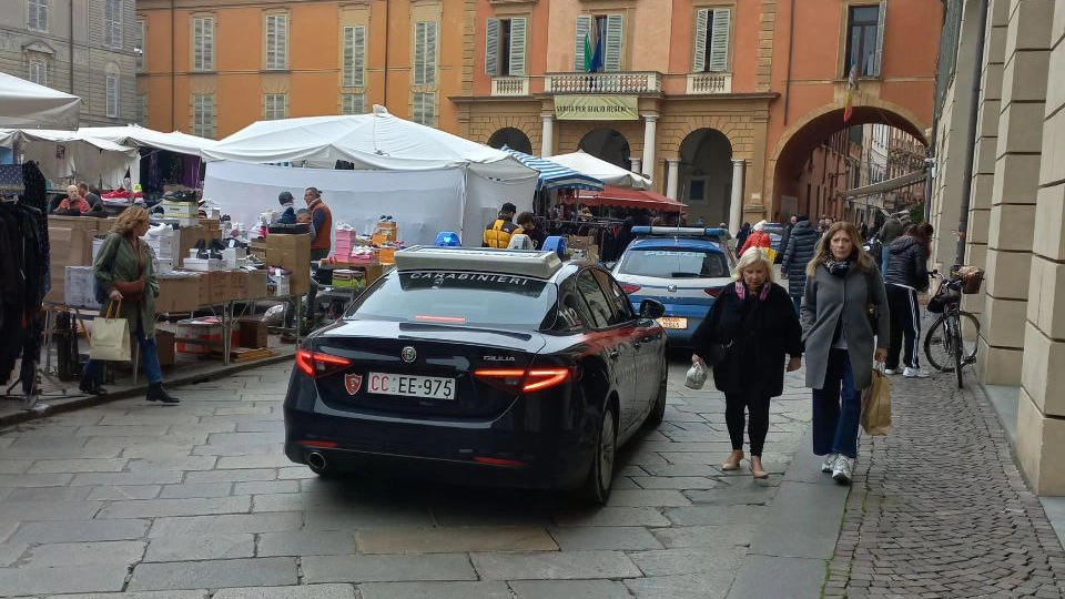 Mattinata movimentata a Reggio Emilia, alcuni cittadini sono intervenuti per fermare la colluttazione. Uno dei due litiganti è fuggito con il volto insanguinato