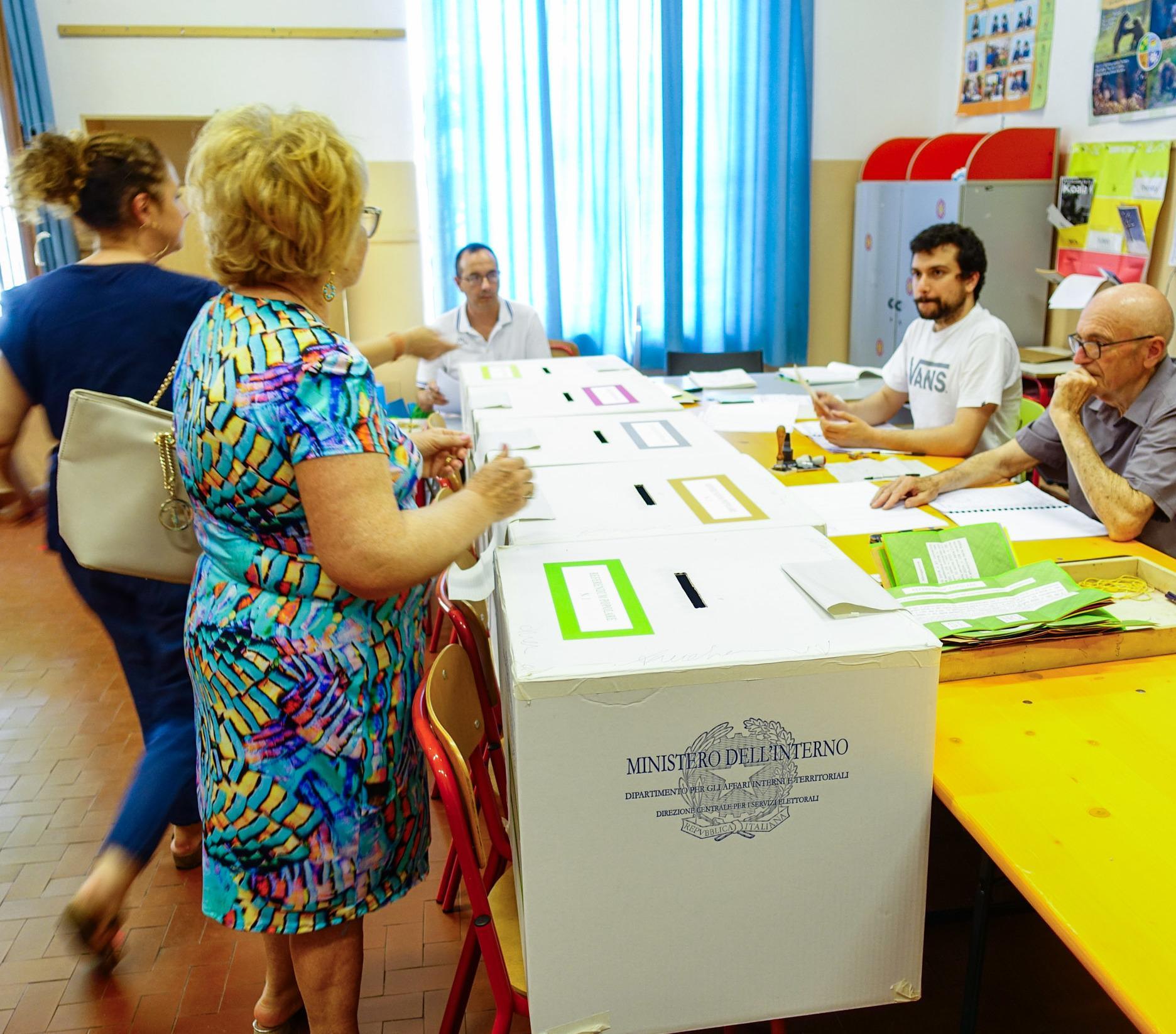Referendum: al voto solo uno su tre. A Rimini affluenza tra le più basse. Il centrodestra: "Disfatta per il Pd" Referendum: al voto solo uno su tre. A Rimini affluenza tra le più basse. Il centrodestra: "Disfatta per il Pd"