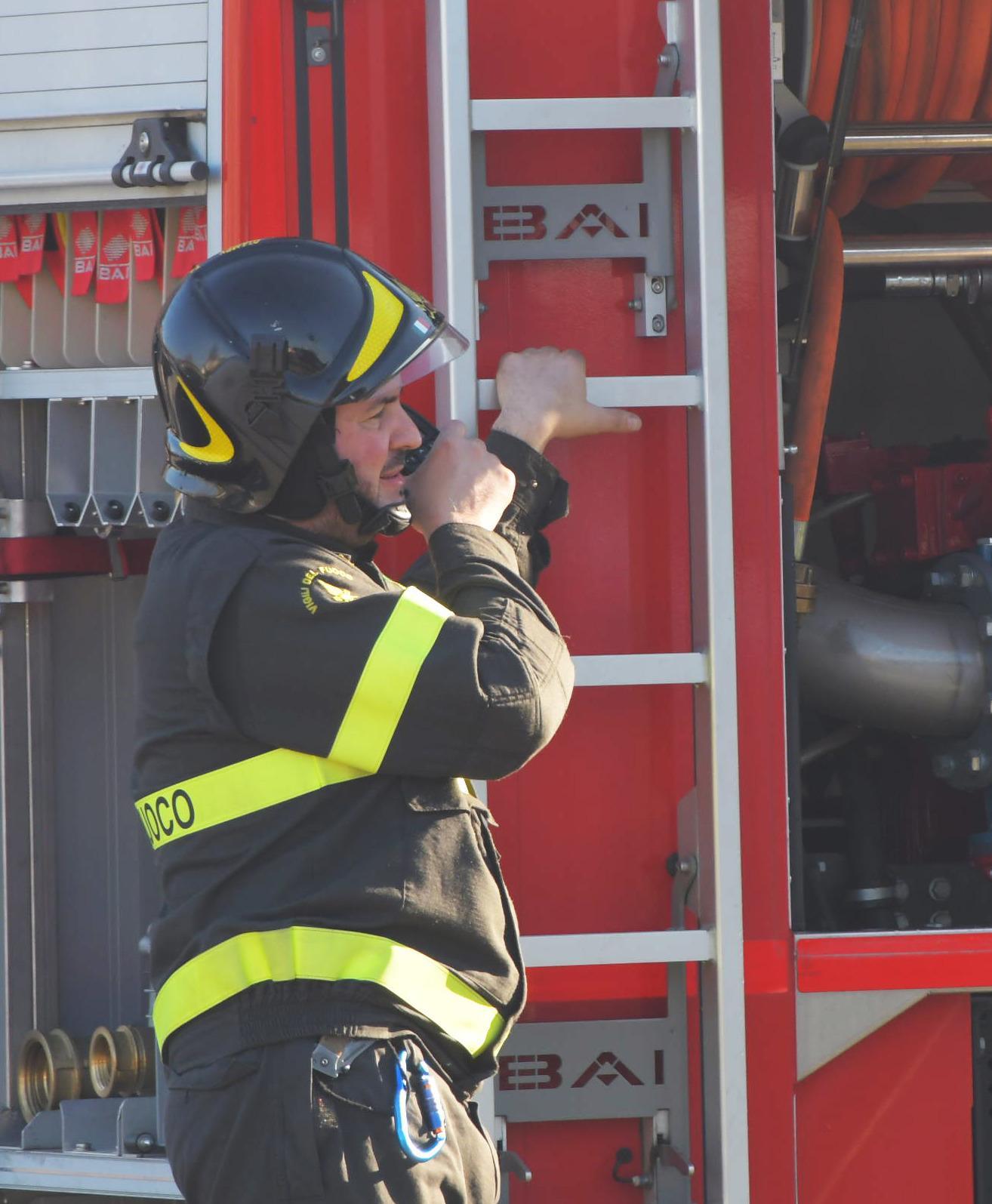 "Non chiudete il distaccamento dei vigili del fuoco in zona sud" "Non chiudete il distaccamento dei vigili del fuoco in zona sud"