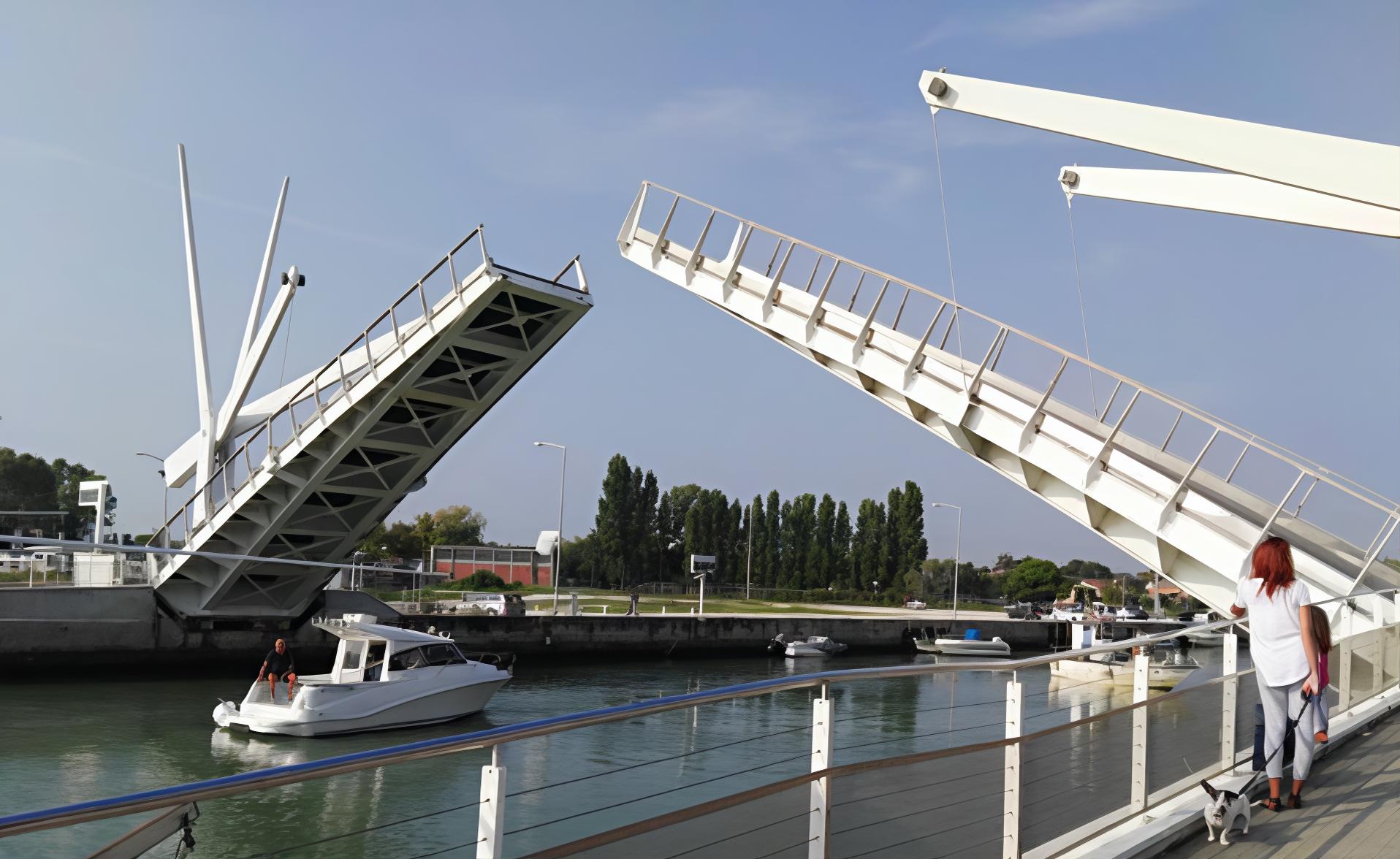 Il ponte mobile è tornato in funzione Il ponte mobile è tornato in funzione