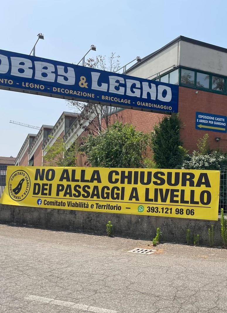 "Senza passaggio a livello, traffico in tilt" "Senza passaggio a livello, traffico in tilt"
