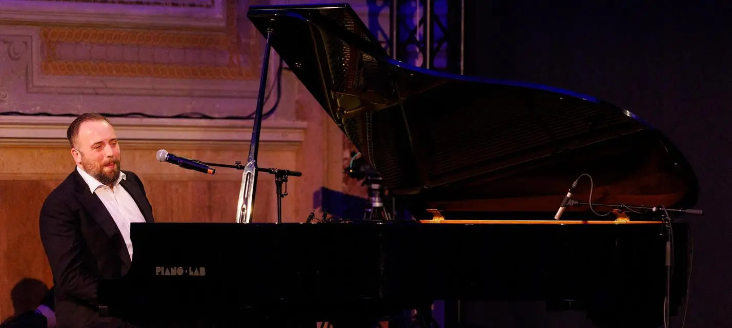 Gualazzi: "Felice di suonare per questa terra"
