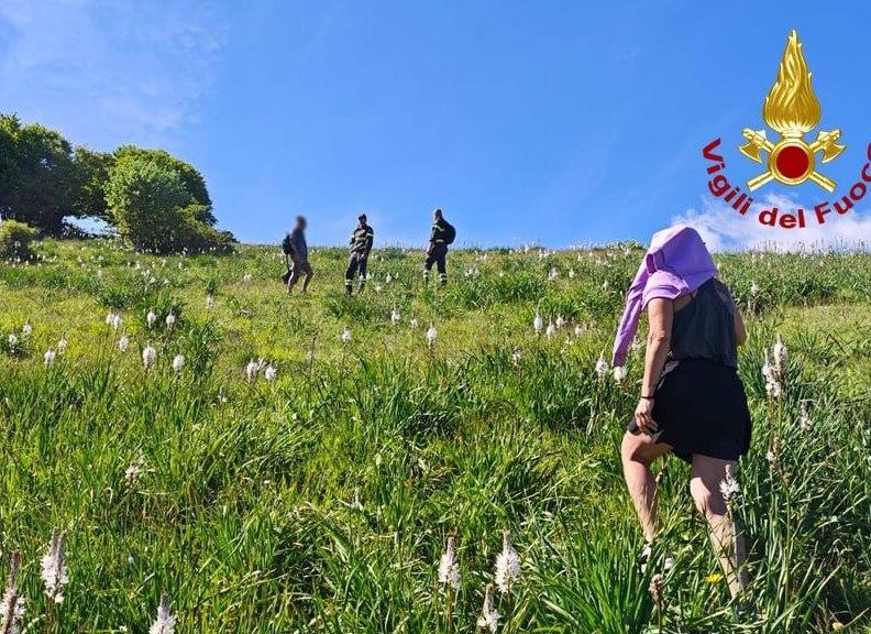escursionista smarrita soccorsa in montagna dai vigili del fuoco da Ilrestodelcarlino.it escursionista smarrita soccorsa in montagna dai vigili del fuoco
