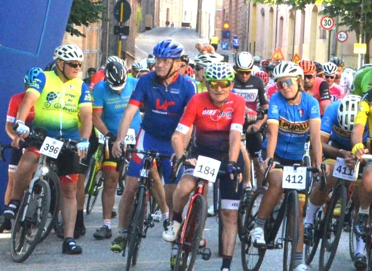 Gran Fondo dei Sibillini: al via da Pievebovigliana con tre percorsi impegnativi Gran Fondo dei Sibillini: al via da Pievebovigliana con tre percorsi impegnativi