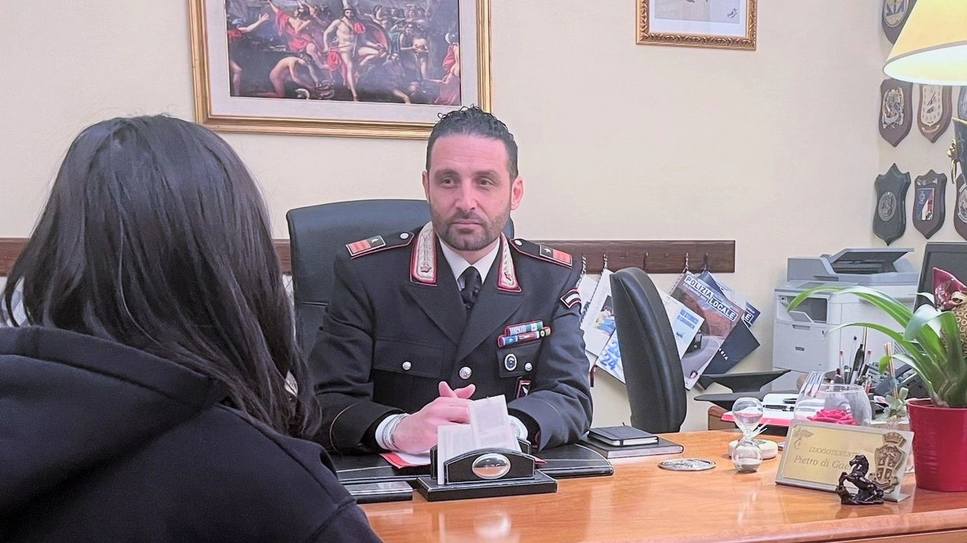 I carabinieri della stazione Indipendenza hanno raccolto la denuncia della donna, esasperata dalle violenze del figlio