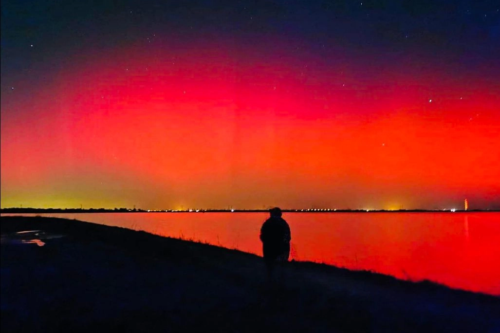Aurora boreale, una delle spettacolari immagini scattate lo scorso novembre quando il fenomeno fu visibile in Emilia Romagna, Marche e Veneto