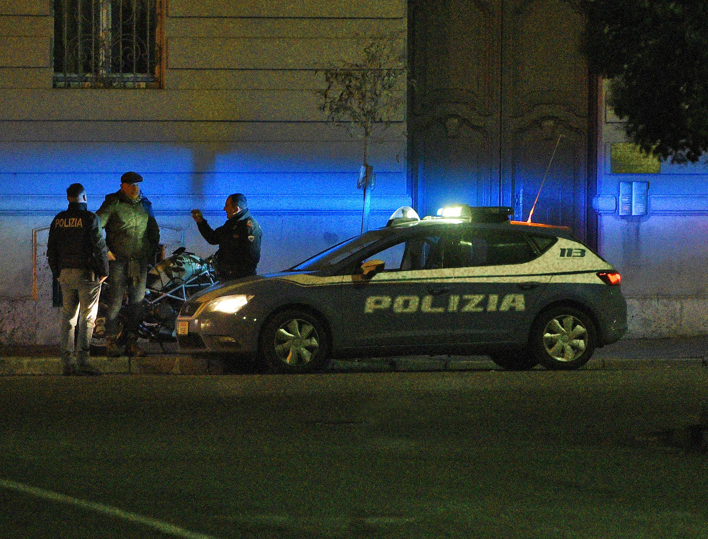 Baby rapinatori armati di machete assaltano pizzeria a Bologna: presi