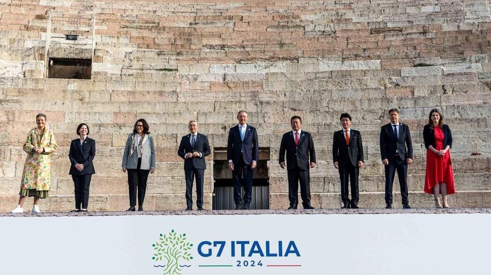 G7 Industria a Verona, la foto inaugurale all'Arena