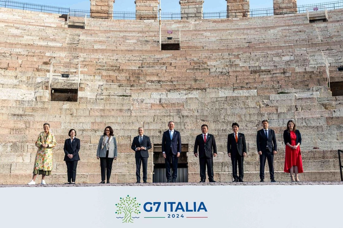 G7 Industria a Verona, la foto inaugurale all'Arena
