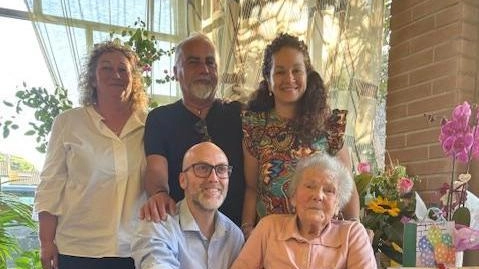 La signora Giuliana Orioli, detta Giulia, ha compiuto 102 anni con vivacità. Anche Bruna Guerrini ha festeggiato 100 anni. Auguri da parte de il Resto del Carlino.