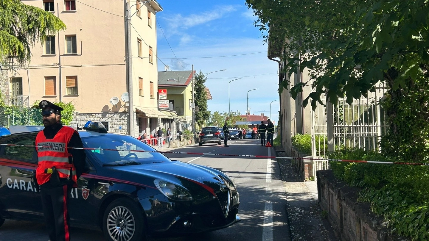 L’incidente è avvenuto intorno alle 6,20 in via D’Azeglio a Roccamalatina