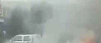 Auto in fiamme lungo la Salaria a Colli del Tronto: panico e tensione per l'incendio di una Citroen C3, fortunatamente senza feriti ma con danni ingenti. Intervento tempestivo dei vigili del fuoco e dei carabinieri.