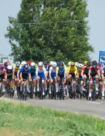 cavriago epicentro del ciclismo giovanile con trofeo bardiani e altri eventi