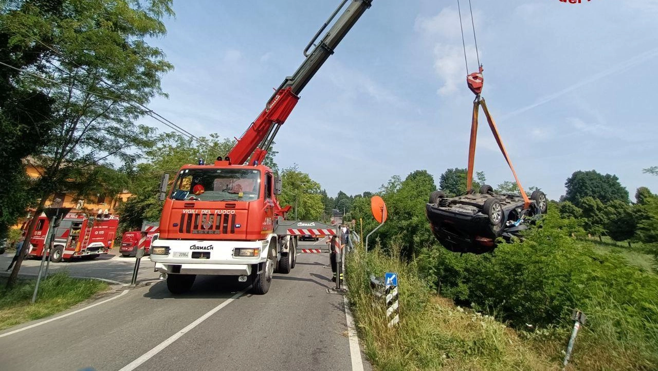 L’incidente è avvenuto nella mattinata di mercoledì a Castelvetro, in provincia di Modena. L’uomo è stato trasportato in ospedale in codice di media gravità
