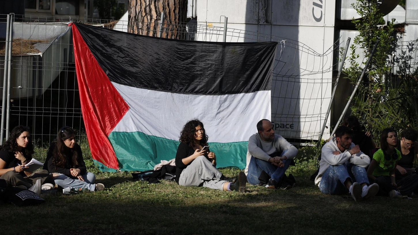 Tornano le tende in Rettorato: "Sarà l’intifada studentesca"
