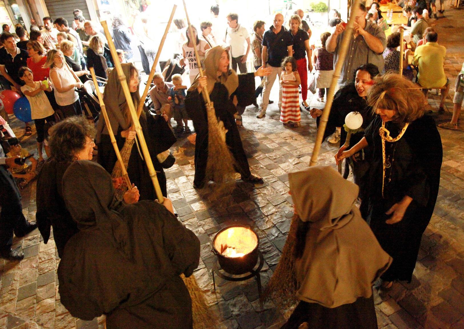 Tornano le streghe di San Giovanni: "Nessun rito che celebra il male, sarà una notte di erbe e magia" Tornano le streghe di San Giovanni: "Nessun rito che celebra il male, sarà una notte di erbe e magia"