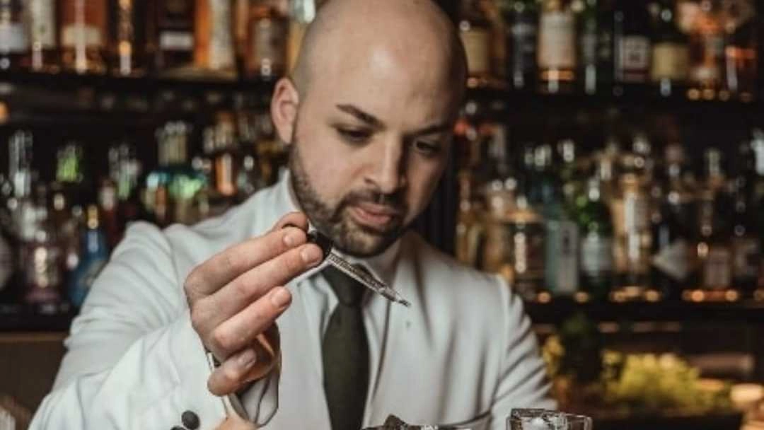 Trentenne di professione senior bartender, racconta come è arrivato nel locale frequentato da Churchill e Hemingway: "All’inizio pulivo i bicchieri. Tutto è nato in Portogallo"