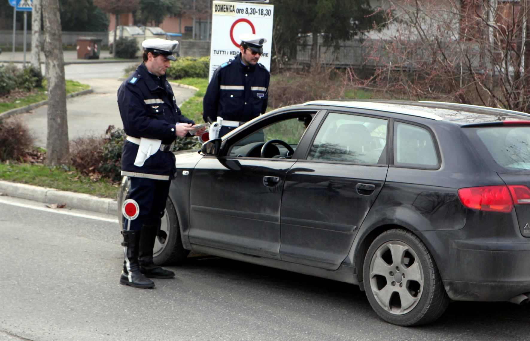 I diesel Euro 5 ’escono’ di strada: "Caos ai danni degli automobilisti" I diesel Euro 5 ’escono’ di strada: "Caos ai danni degli automobilisti"