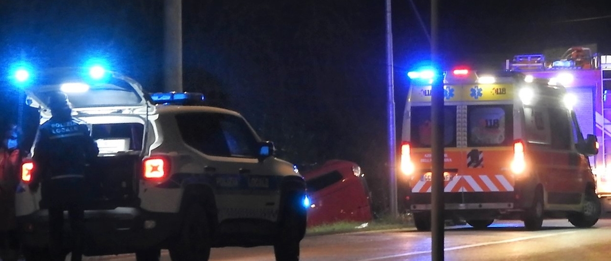 Incidente a Modena, donna investita mentre attraversava la strada: è grave