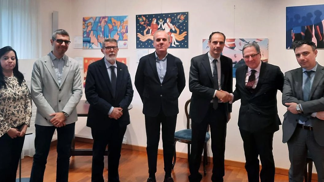 Una delegazione del Comites San Marino ha incontrato il nuovo ambasciatore d’Italia, Fabrizio Colaceci. Si apre una nuova fase nei rapporti bilaterali, con prospettive di rafforzamento dei legami tra i due Paesi.