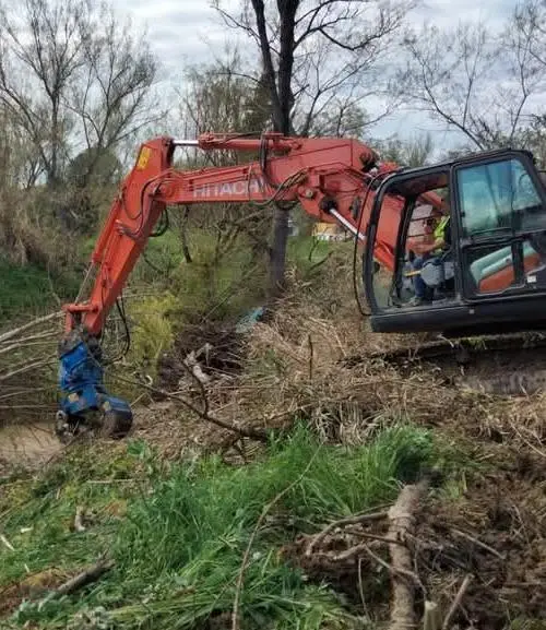 Dopo la pioggia arrivano le ruspe. Ripulito tratto a rischio dell’Aspio